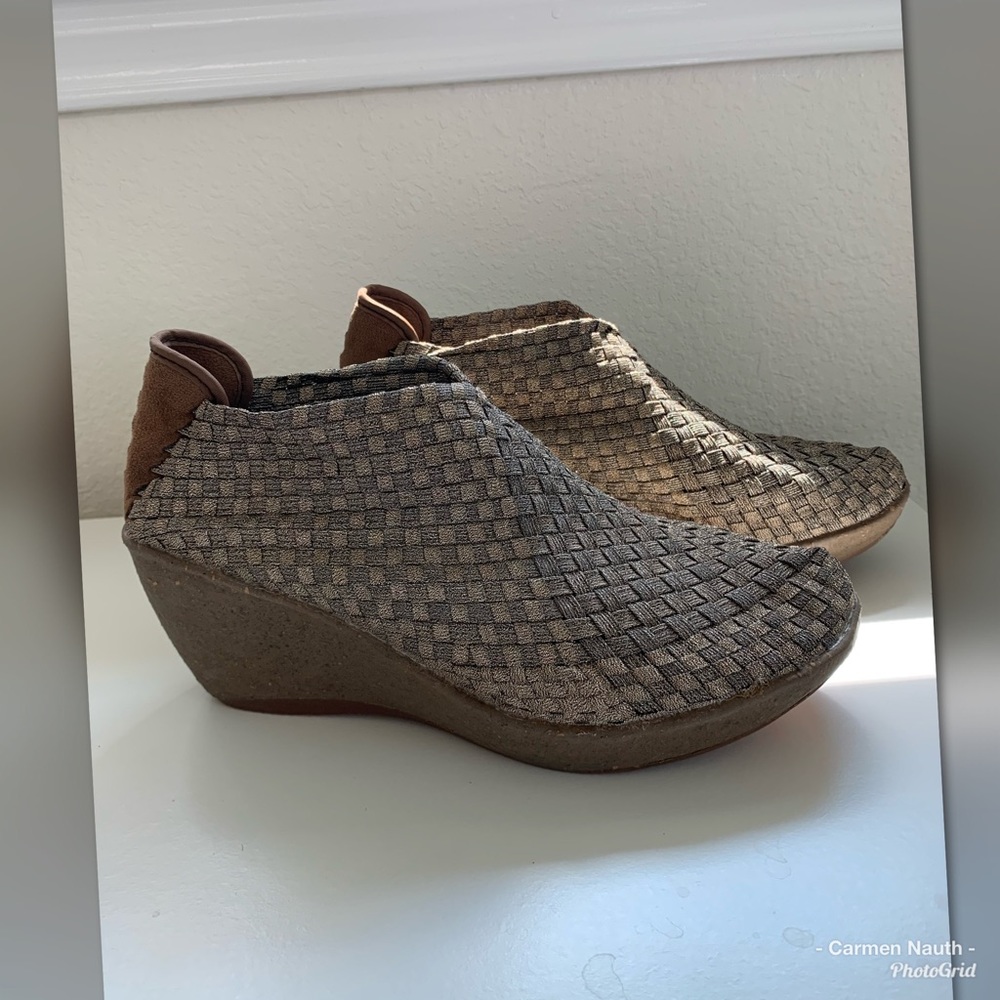 Final $ Bernie Mev Gem Wedges - Brown - Size 10